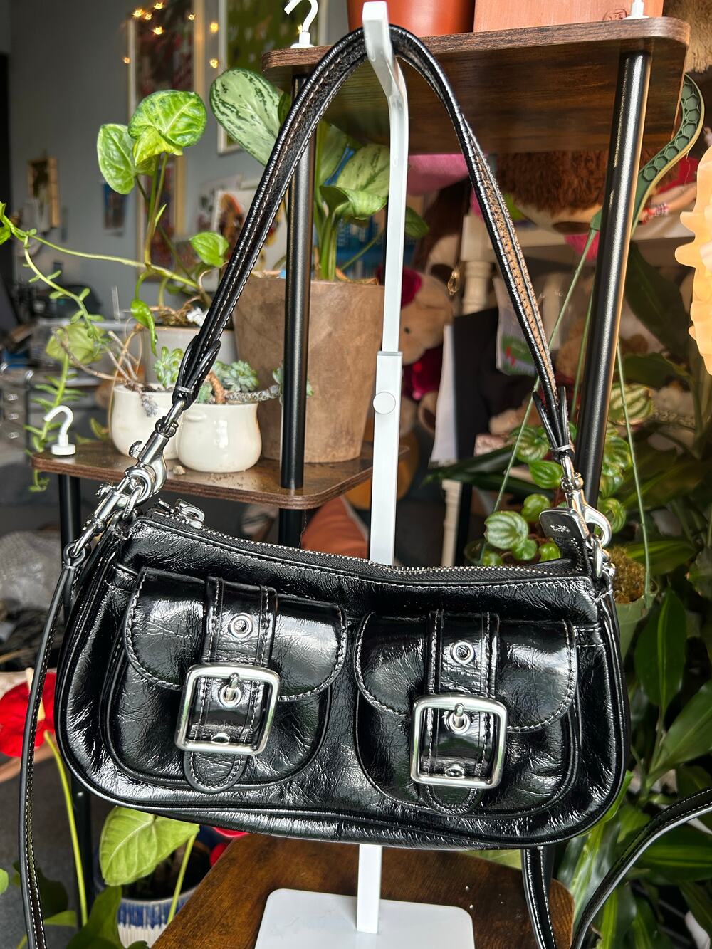 Vintage coach buckle pocket shoulder bag black patent leather K2547-CBJ01